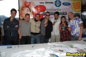 Artists and Fundación Corazones por la Vida collaborators at the 2010 autograph fundraiser in Sambil Caracas.