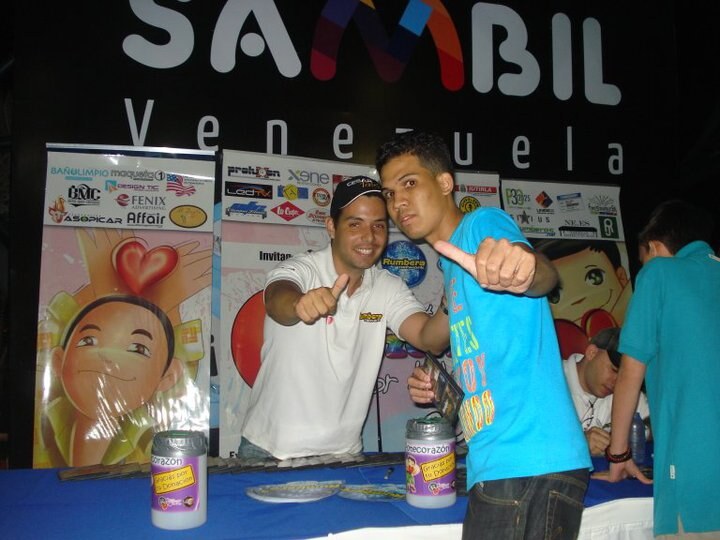 Artists greeting visitors at the Corazones por la Vida 2010 campaign in Sambil Caracas.
