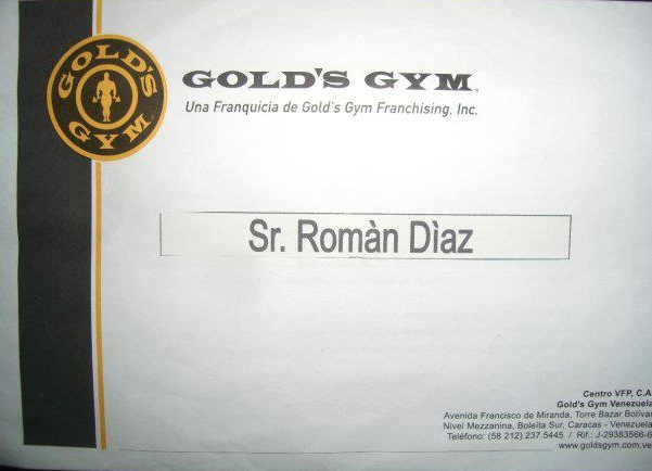 Personalized Gold’s Gym recognition bearing the name Sr. Román Díaz.