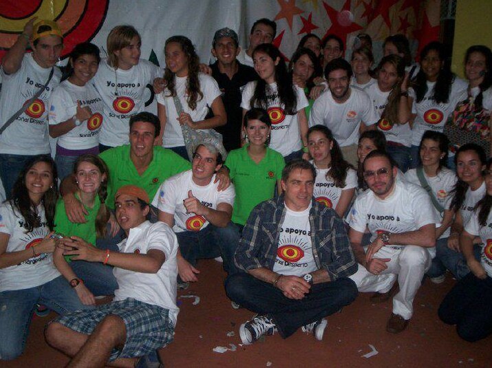 Large group of volunteers and supporters at the Soñar Despierto Children’s Day celebration in 2011.
