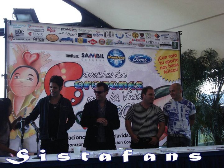 Group of artists on the Corazones por la Vida 2010 campaign stage.