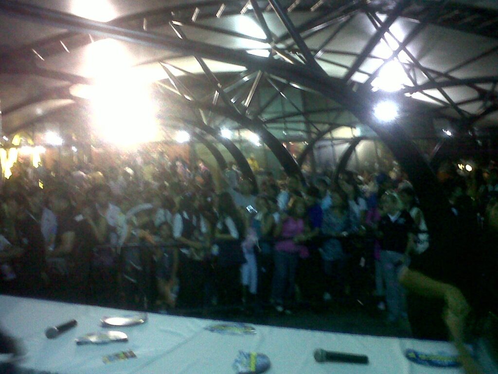 Audience gathered for the Fundación Corazones por la Vida 2010 campaign at Sambil Caracas.